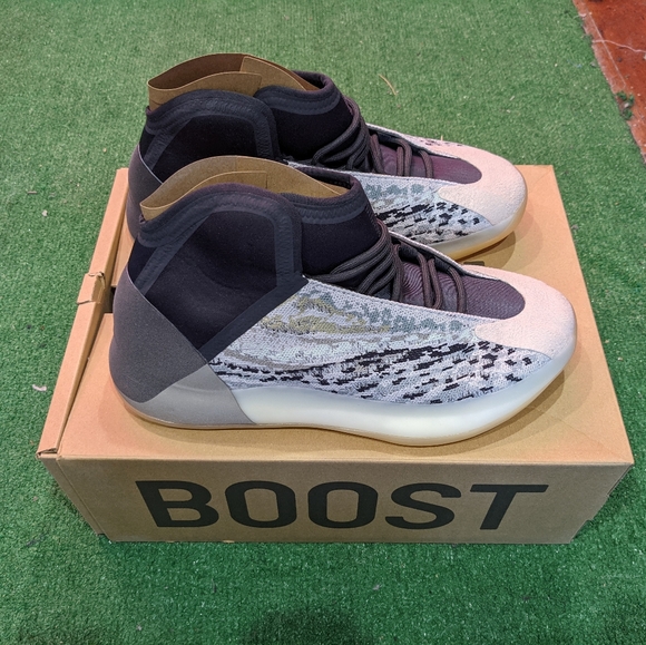 Yeezy QNTM Boost Basketball Sneakers - Picture 3 of 5